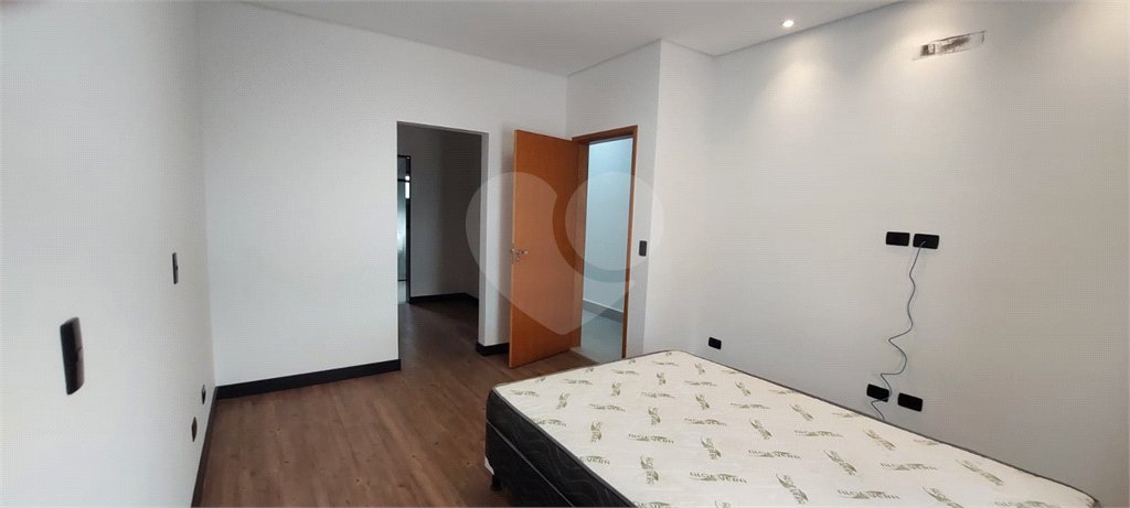 Casa à venda ou para alugar com 5 quartos, sendo 3 suítes, no condomínio Figueira Garden, Atibaia - SP