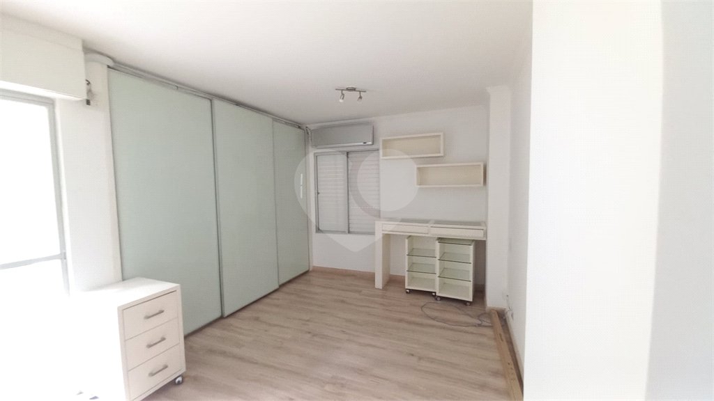 Apartamento à venda com 3 quartos, sendo 1 suíte,  em Vila Andrade, São Paulo, SP