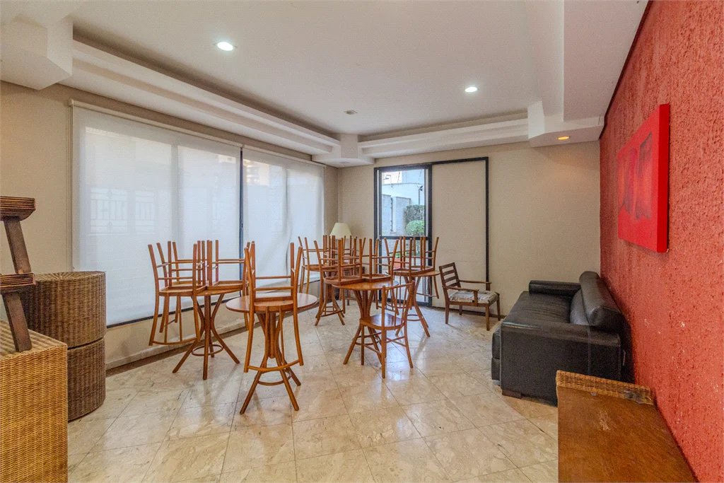 Apartamento à venda com 4 quartos, sendo 2 suítes,  em Vila Hamburguesa, São Paulo, SP