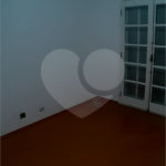 Casa à venda com 3 quartos, sendo 1 suíte, no condomínio Village Palmas, São Paulo - SP