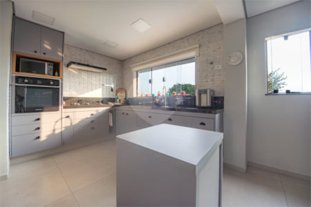 CASA REFORMADA NO PLANALTO - 270m