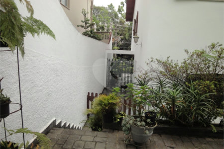 Sobrado à venda com 4 quartos, sendo 3 suítes, em Jardim São Bento, São Paulo, SP