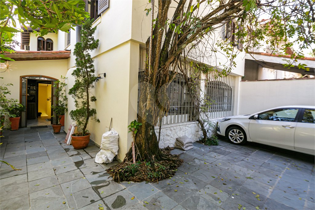 Sobrado à venda com 4 quartos, sendo 1 suíte, em Alto da Boa Vista, São Paulo, SP