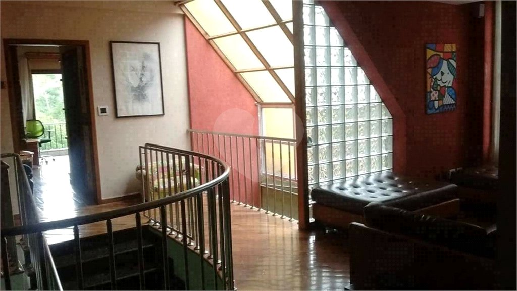 Casa à venda com 4 quartos, sendo 2 suítes, no condomínio Champs Elysees Village, Mairiporã - SP