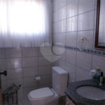 Casa à venda com 4 quartos, sendo 3 suítes, no condomínio Arujá 5, Arujá - SP