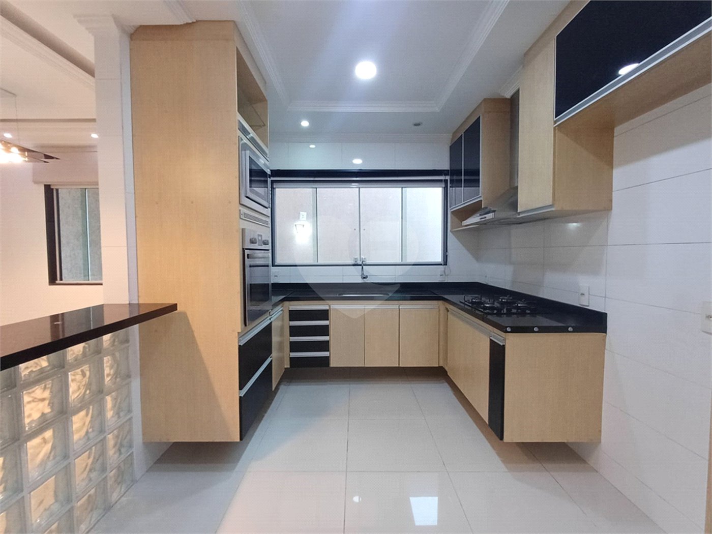 Casa à venda com 3 quartos, sendo 2 suítes, no condomínio Village da Posse, Rio de Janeiro - RJ