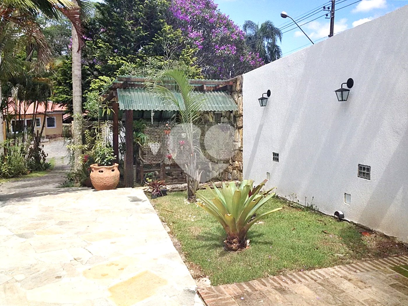 Casa à venda com 4 quartos, sendo 1 suíte, no condomínio Associação Reserva das Hortênsias, Mairiporã - SP