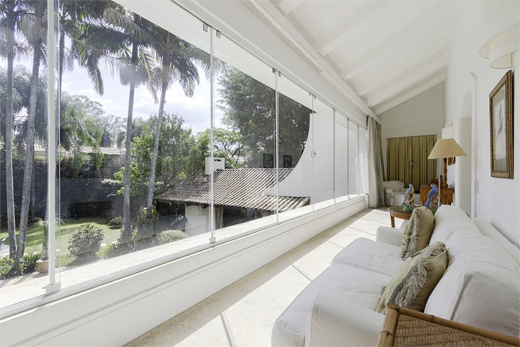 Casa à venda com 4 quartos, sendo 3 suítes, em Cidade Jardim, São Paulo, SP