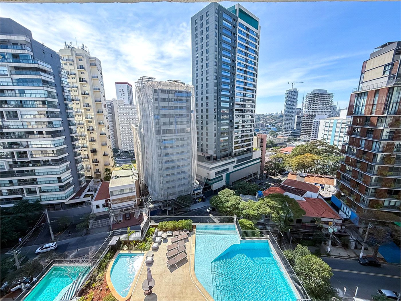 Apartamento à venda com 3 suítes em Sumarezinho, São Paulo, SP