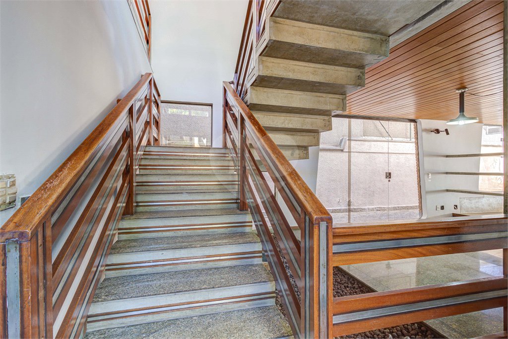 Casa à venda com 5 quartos, sendo 3 suítes, em Alto da Boa Vista, São Paulo, SP
