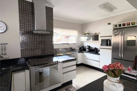 Sobrado à venda com 4 quartos, sendo 3 suítes, em Residencial Novo Horizonte I, Mogi das Cruzes, SP