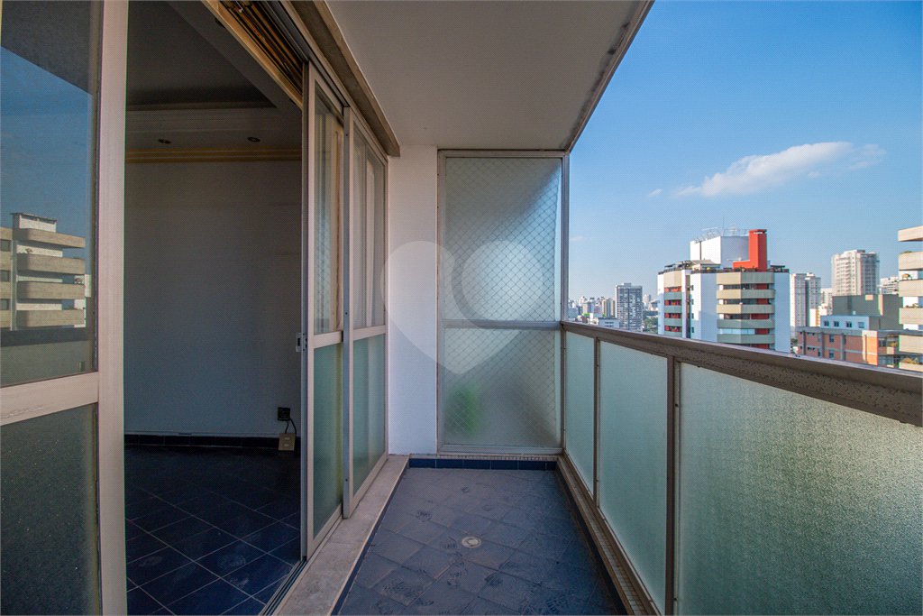 Apartamento à venda com 3 quartos, sendo 1 suíte, em Campo Belo, São Paulo, SP