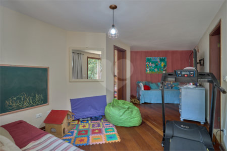 Casa Térrea à venda com 3 suítes em Granja Julieta, São Paulo, SP