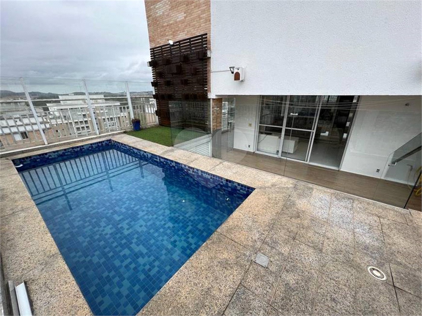 Apartamento à venda com 4 quartos, sendo 3 suítes,  em Vila Oliveira, Mogi das Cruzes, SP