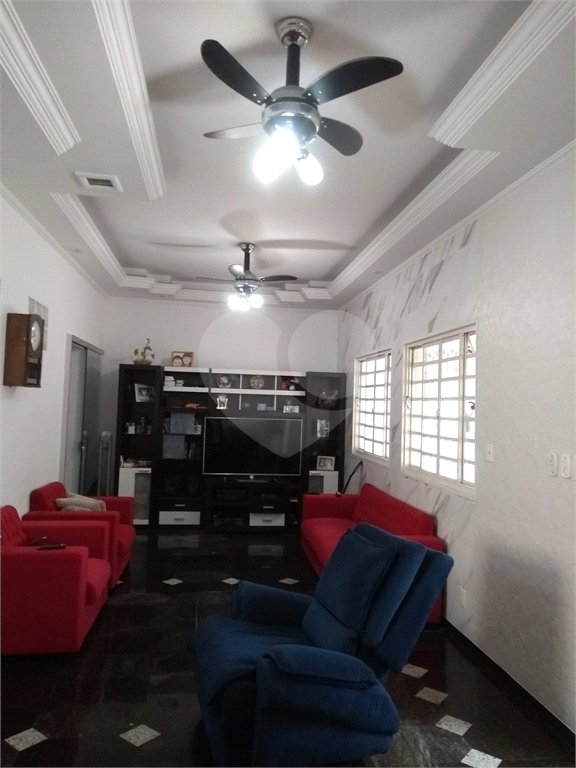 Sobrado à venda com 3 quartos, sendo 2 suítes, no Centro, Araraquara, SP