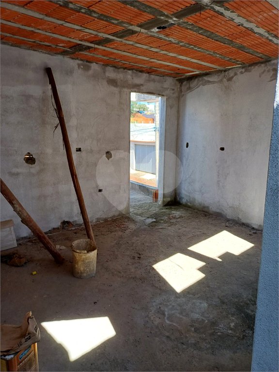 Casa à venda com 2 suítes no condomínio Ricieri, Mogi das Cruzes - SP