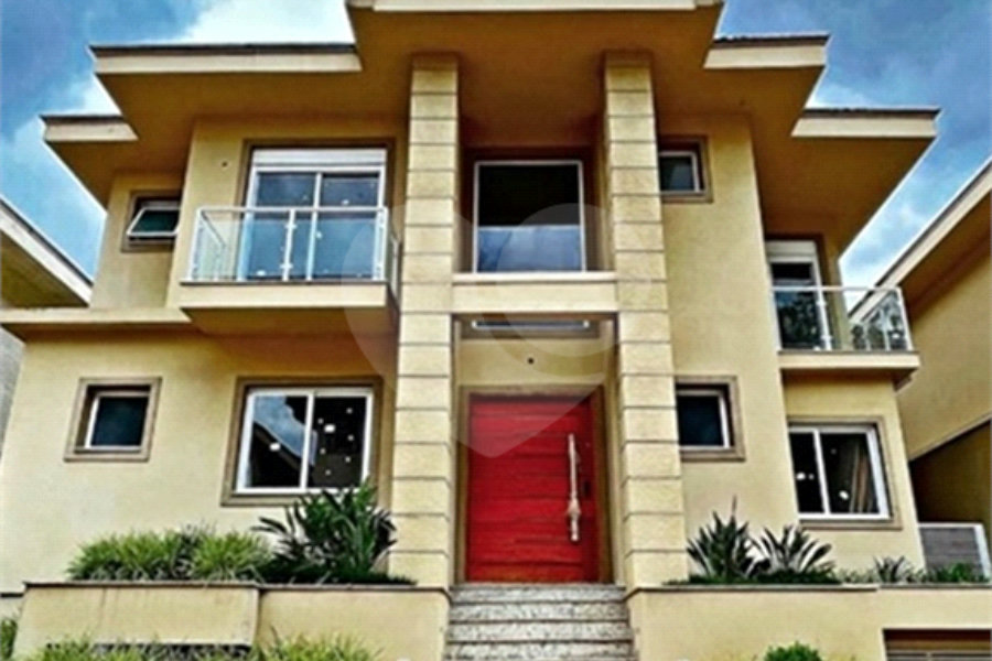 Casa de Alto Padrão à Venda em Condomínio Fechado no Barro Branco | 4 Suíte | 6 Vagas