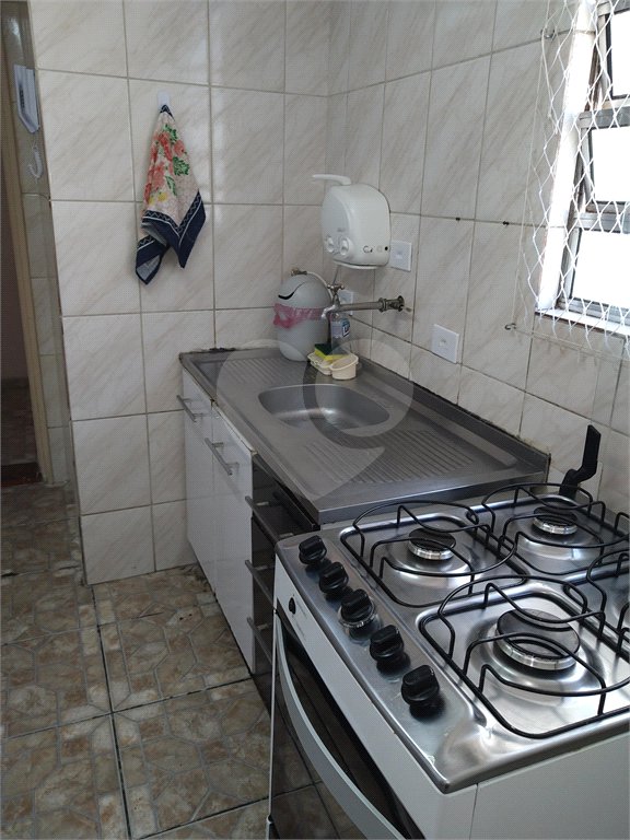 Apartamento duplex, espaçoso, ensolarado. Ideal para uma bela modernização.