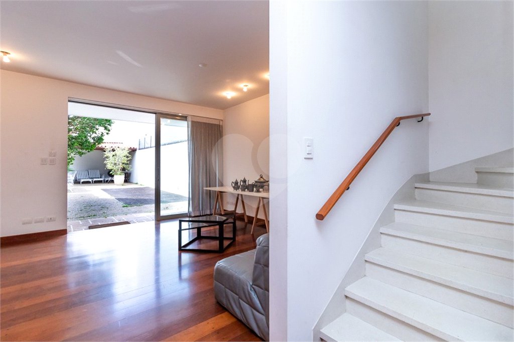 Casa à venda com 4 quartos, sendo 1 suíte, em Jardim Novo Mundo, São Paulo, SP