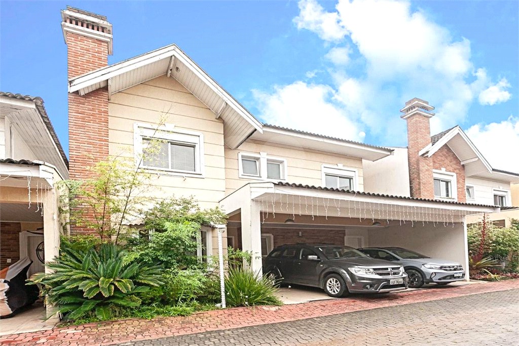 Casa à venda com 4 quartos, sendo 2 suítes, no condomínio Lake Louise, São Paulo - SP
