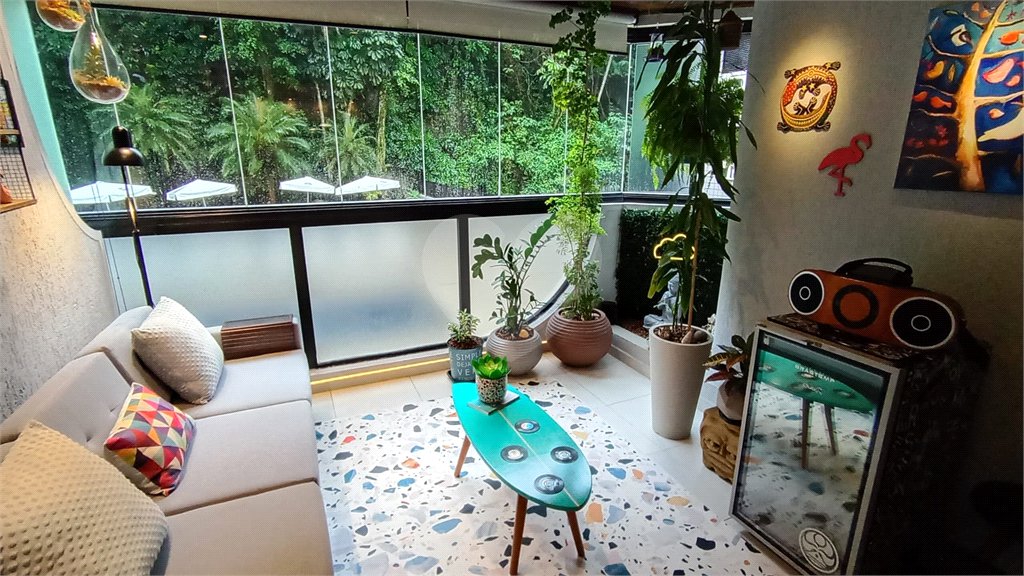 Apartamento à venda com 2 quartos, sendo 1 suíte, em Pitangueiras, Guarujá, SP