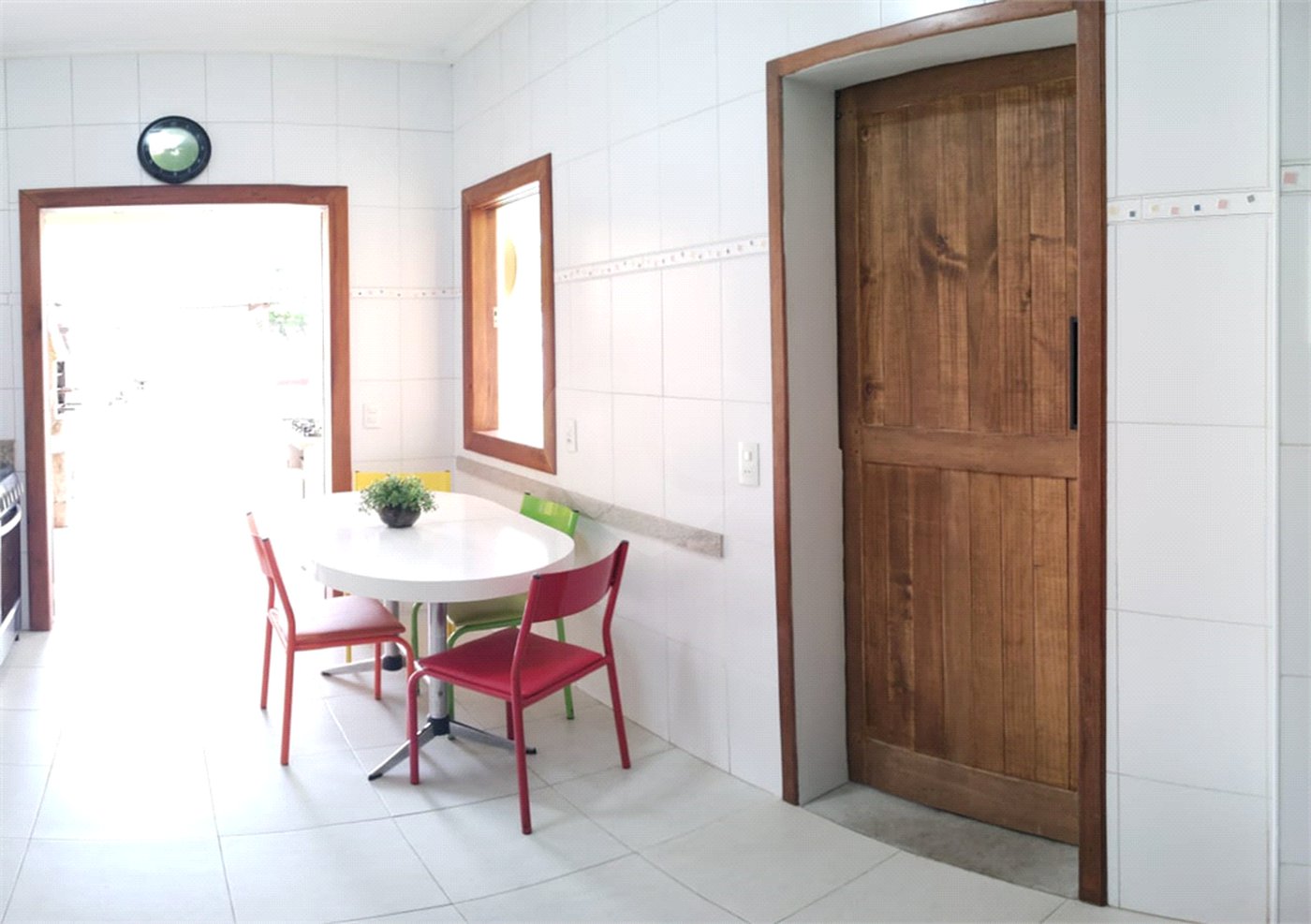 Casa à venda com 4 quartos, sendo 2 suítes, no condomínio Fazendinha Chácara Vale do Rio Cotia, Carapicuíba - SP