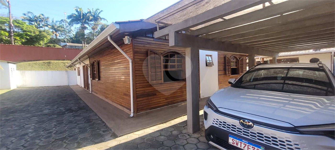 Casa à venda com 3 quartos, sendo 2 suítes,  em Mantiqueira, Mairiporã, SP
