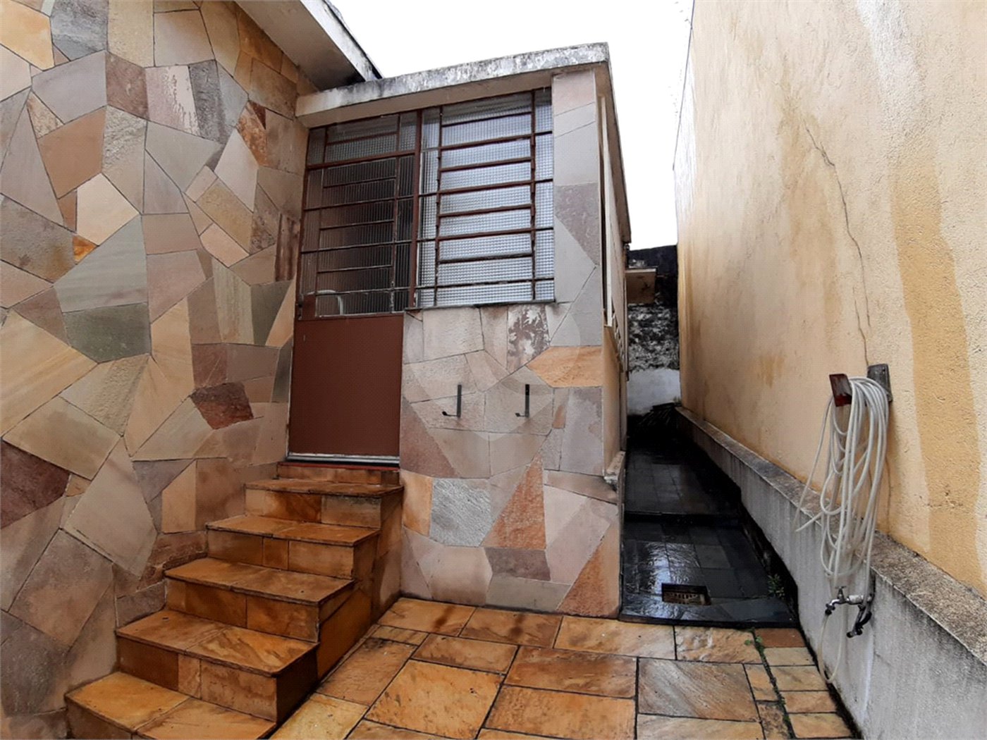 Sobrado à venda com 5 quartos em Vila Nivi, São Paulo, SP