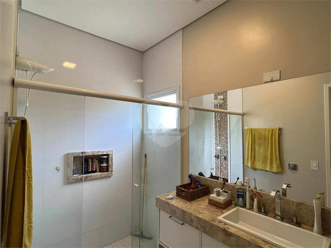 Casa à venda com 3 quartos, sendo 1 suíte,  no condomínio Golden Park Residence, Sorocaba - SP