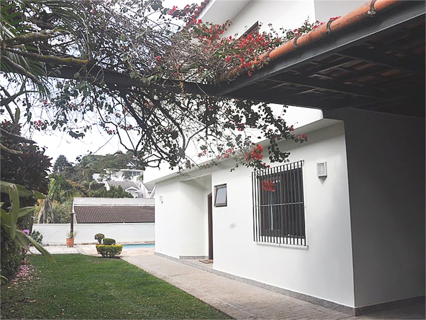 Sobrado à venda com 4 quartos, sendo 2 suítes,  em Alto da Boa Vista, São Paulo, SP