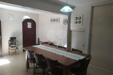 Casa à venda ou para alugar com 3 quartos, sendo 1 suíte, em Estação, São Roque, SP