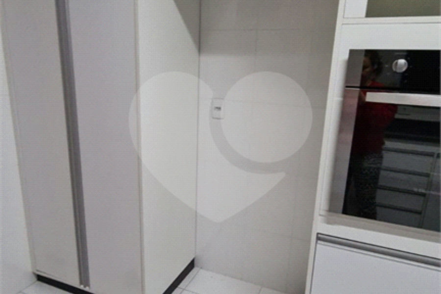 Casa à venda com 3 quartos, sendo 1 suíte, no condomínio Alvorada Parque Vitória, São Paulo - SP