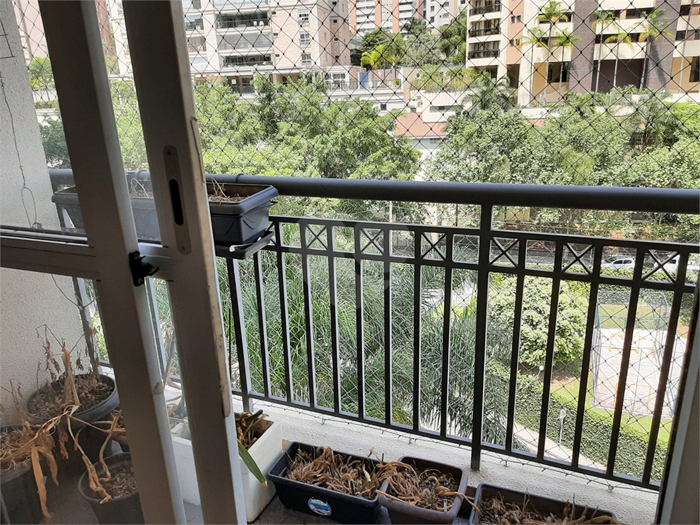 Apartamento à venda ou para alugar com 3 quartos, sendo 1 suíte,  em Vila Suzana, São Paulo, SP