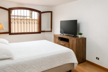 Casa à venda com 3 quartos, sendo 1 suíte, em Guarapiranga, São Paulo, SP