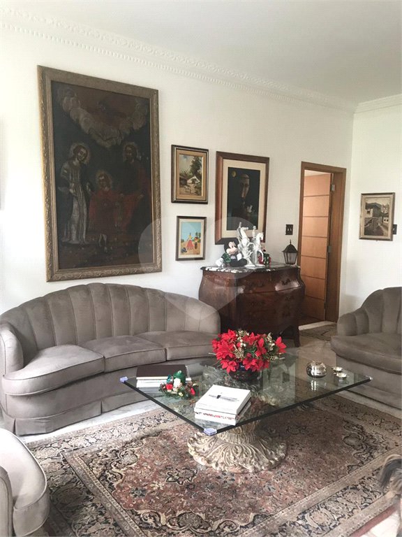 Casa à venda com 4 suítes em Jardim Leonor, São Paulo, SP