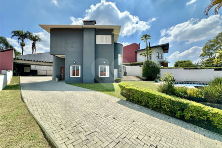 Casa à venda com 4 quartos, sendo 2 suítes,  no condomínio Granja Vianna II, Cotia - SP
