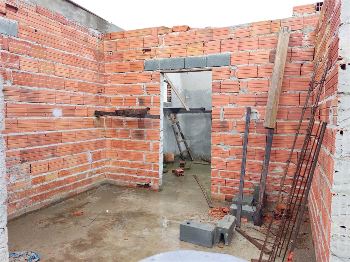 Sobrado à venda com 4 quartos, sendo 2 suítes, em Tremembé, São Paulo, SP