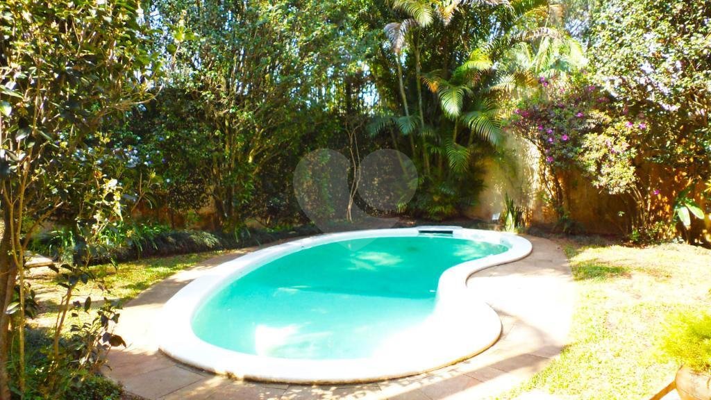 Sobrado à venda ou para alugar com 8 quartos, sendo 4 suítes, em Jardim Marajoara, São Paulo, SP