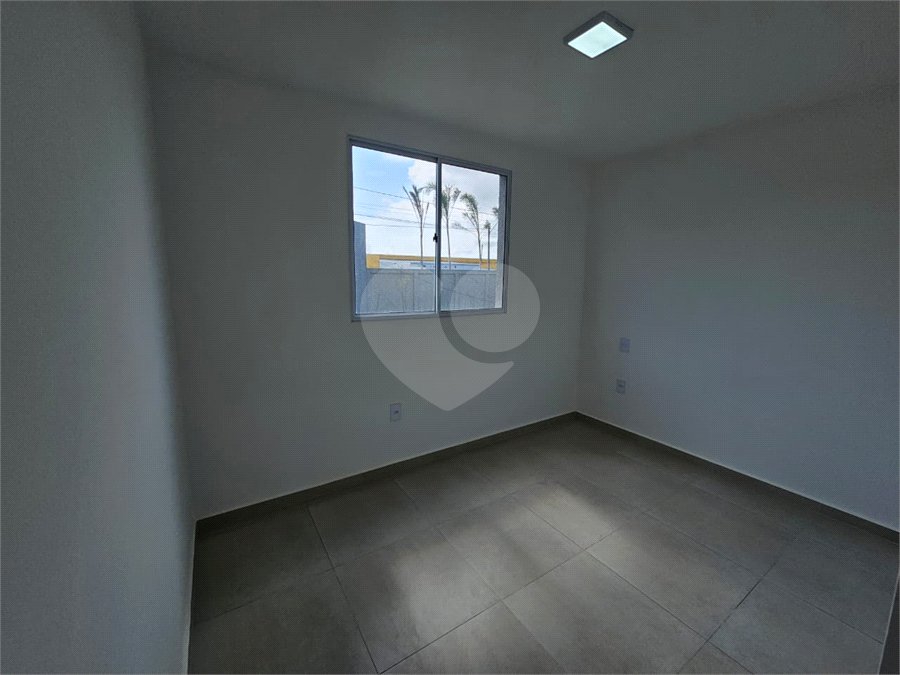 Apartamento para alugar com 2 quartos, sendo 1 suíte, em Nova São Pedro, São Pedro da Aldeia, RJ