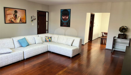 Casa Térrea à venda com 5 quartos, sendo 3 suítes,  em Vila Oliveira, Mogi das Cruzes, SP