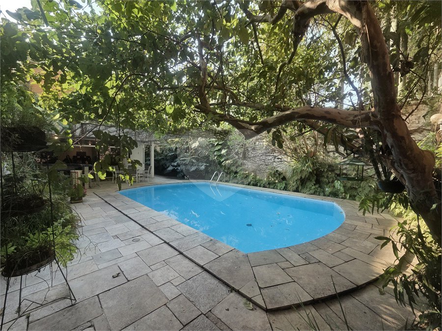 Sobrado à venda com 4 quartos, sendo 2 suítes,  em Jardim Marajoara, São Paulo, SP