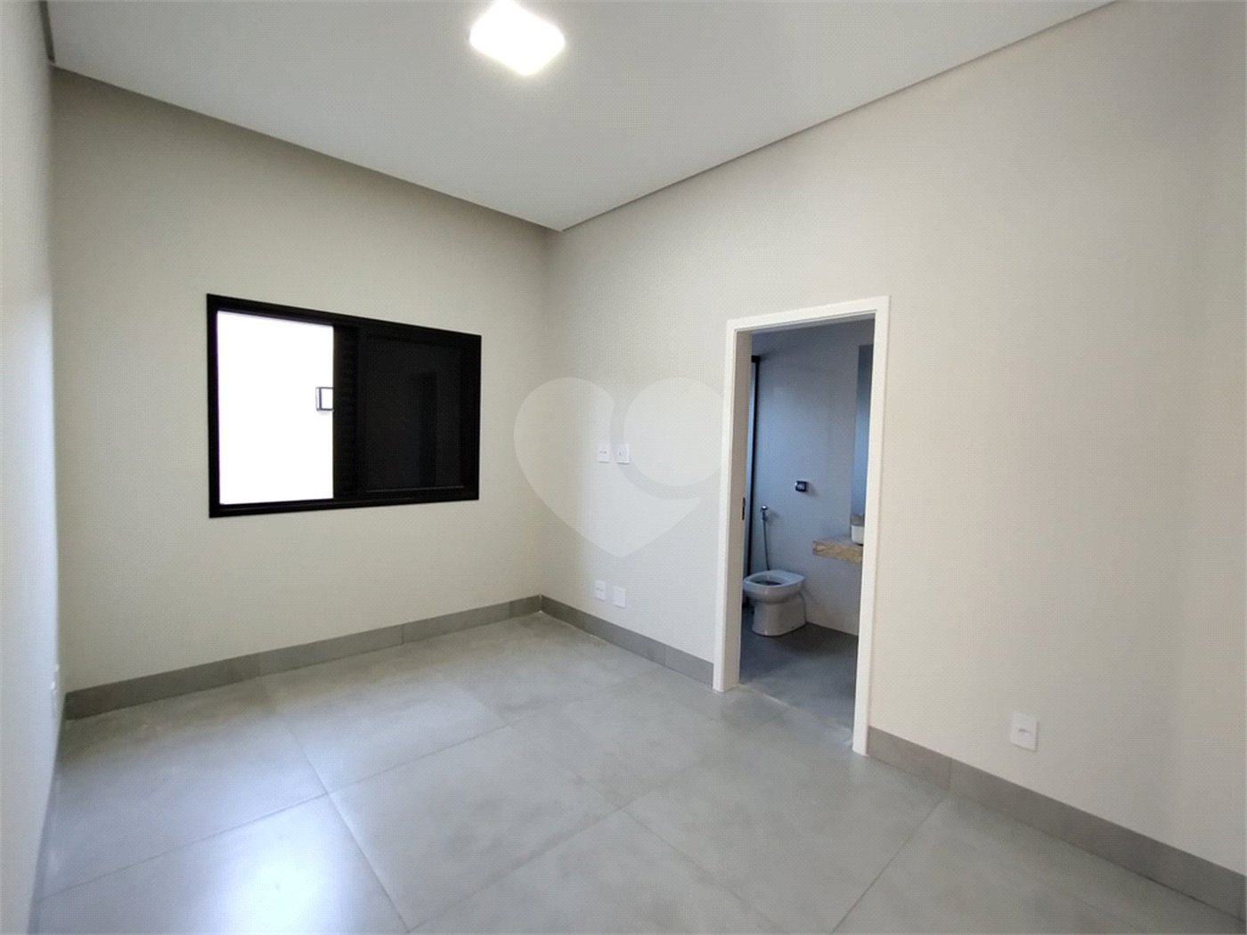 Casa à venda com 3 suítes no condomínio Residencial Golden Ville, Itapetininga - SP