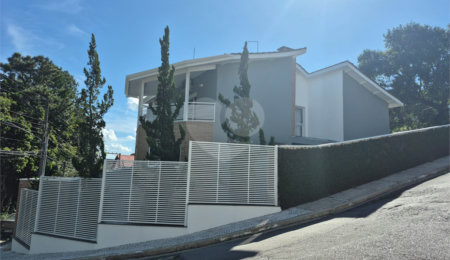 Casa para alugar com 5 quartos, sendo 4 suítes,  no condomínio Colinas Japore, São Paulo - SP