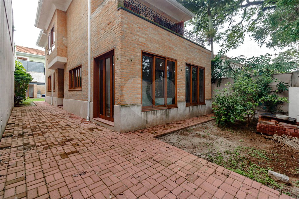 Casa à venda com 3 quartos, sendo 2 suítes, em Jardim América, São Paulo, SP