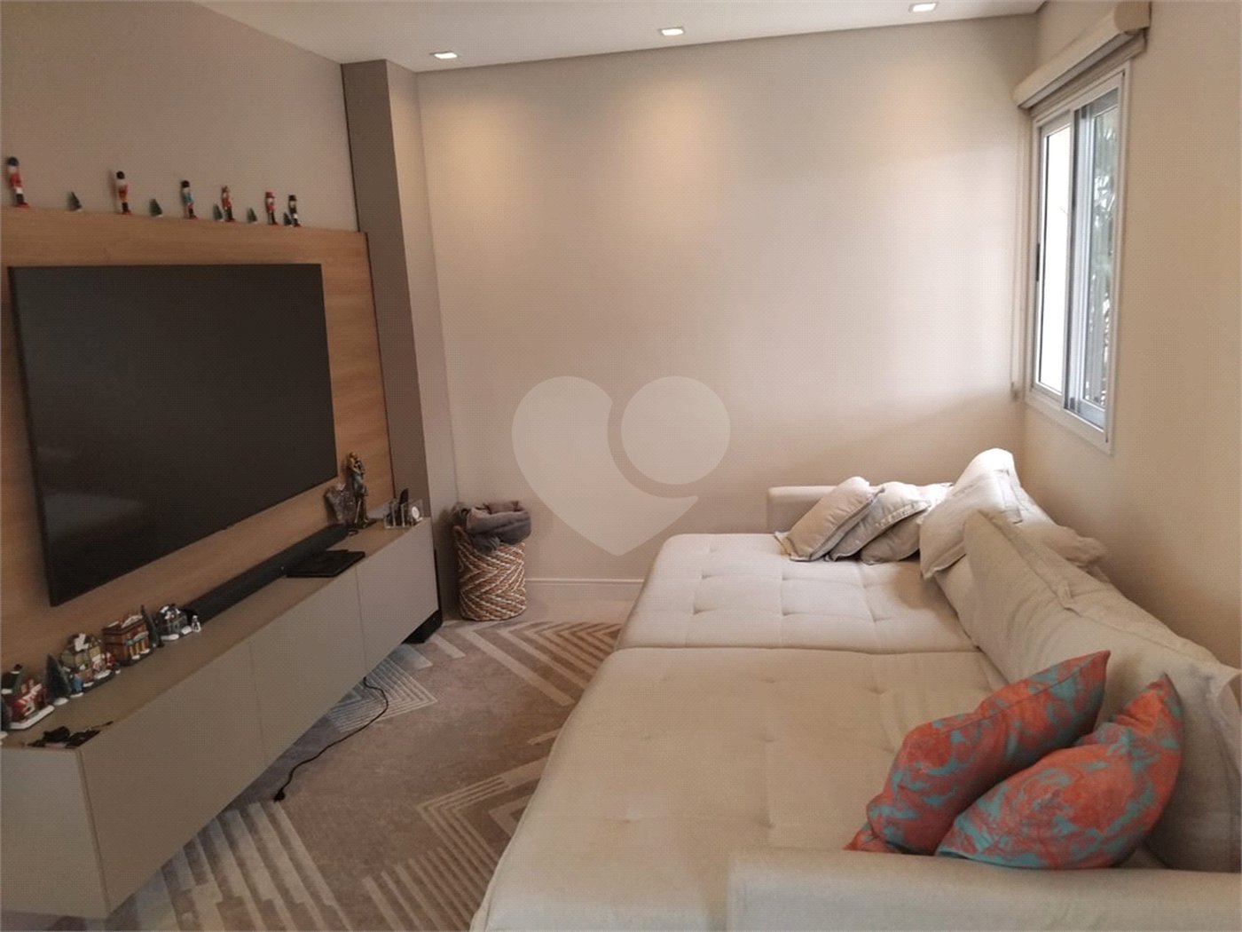 Casa à venda com 4 quartos, sendo 1 suíte,  no condomínio Vivaldi, Mogi das Cruzes - SP