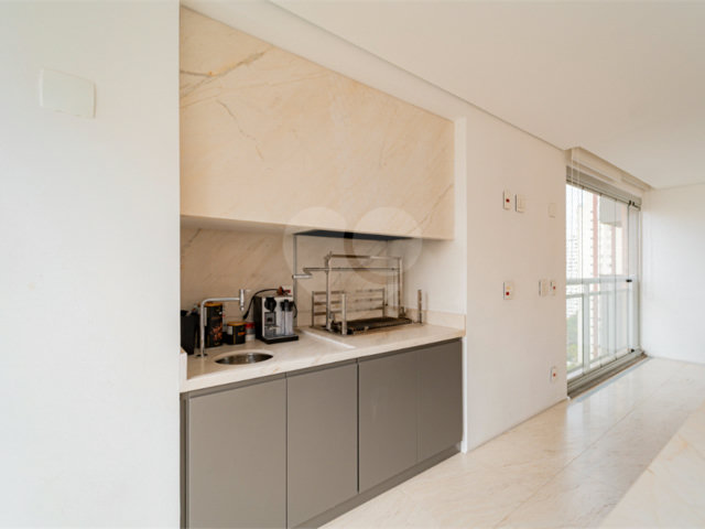 Apartamento à venda com 3 suítes em Campo Belo, São Paulo, SP