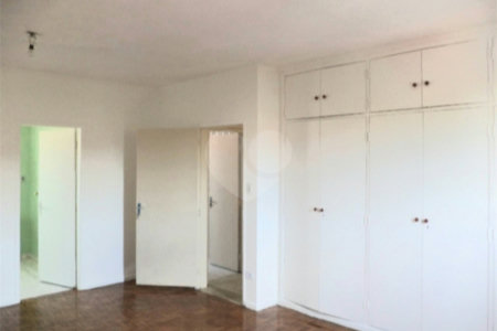 Sobrado à venda com 5 quartos, sendo 1 suíte, em Nova Piraju, São Paulo, SP