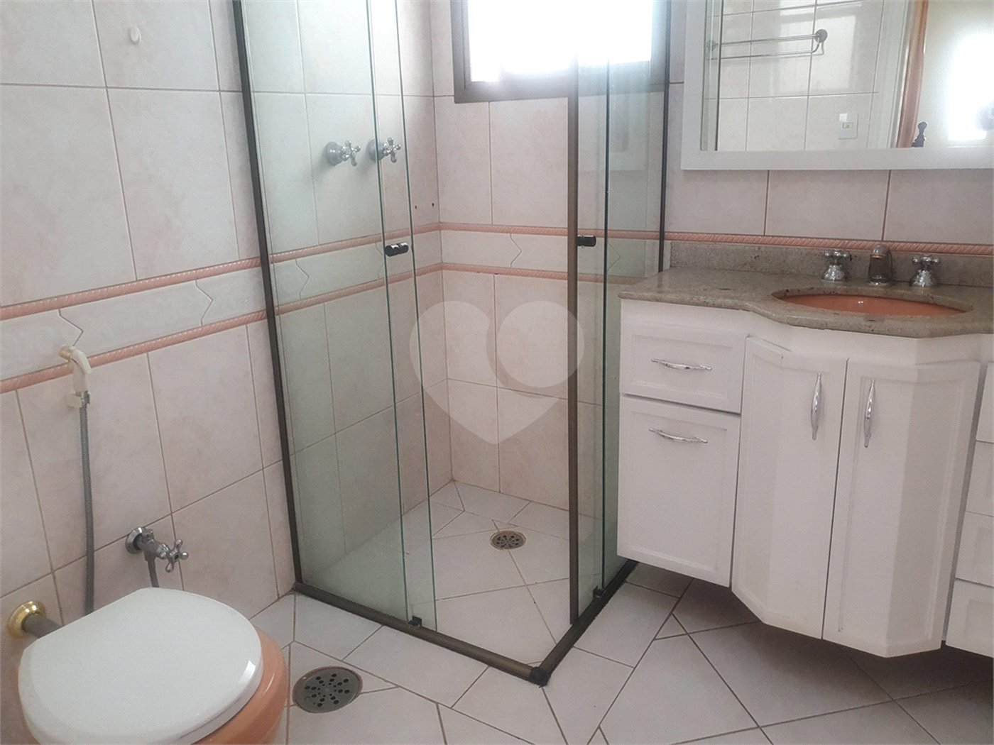 Casa à venda com 4 quartos, sendo 2 suítes,  no condomínio Lake Louise, São Paulo - SP