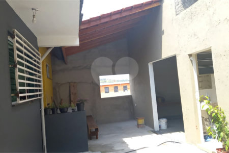 Casa à venda com 2 suítes em Jardim Layr, Mogi das Cruzes, SP