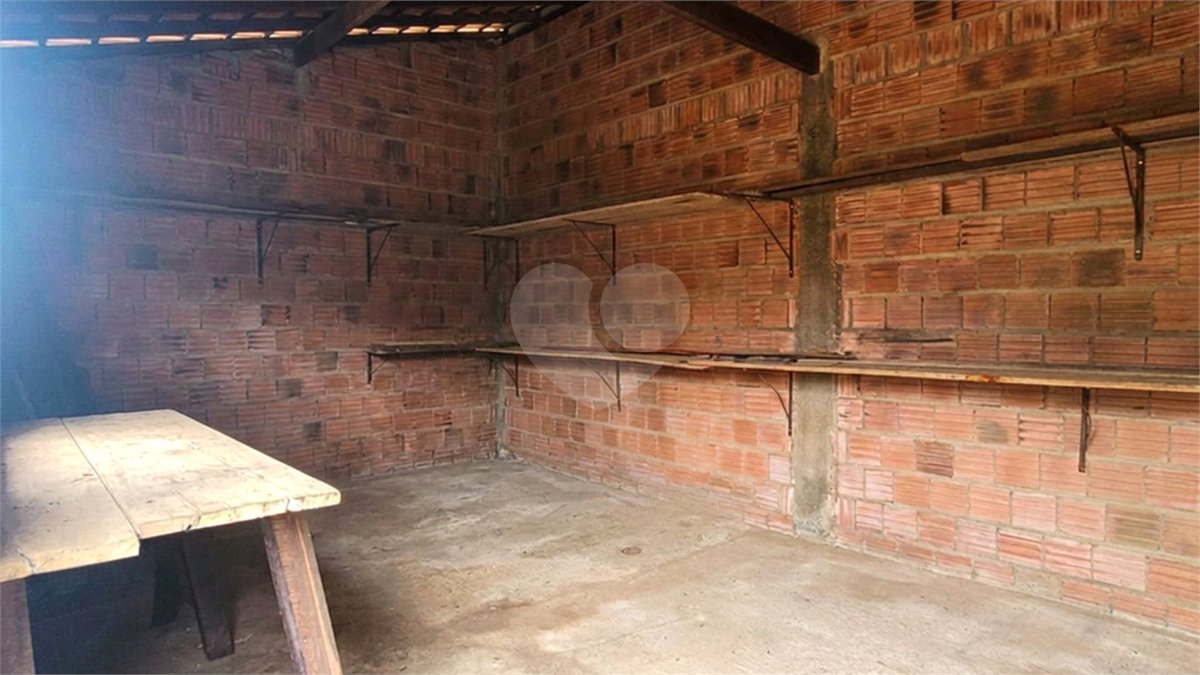 Chácara à venda com 4 quartos, sendo 1 suíte,  em Vale San Fernando, Itapetininga, SP